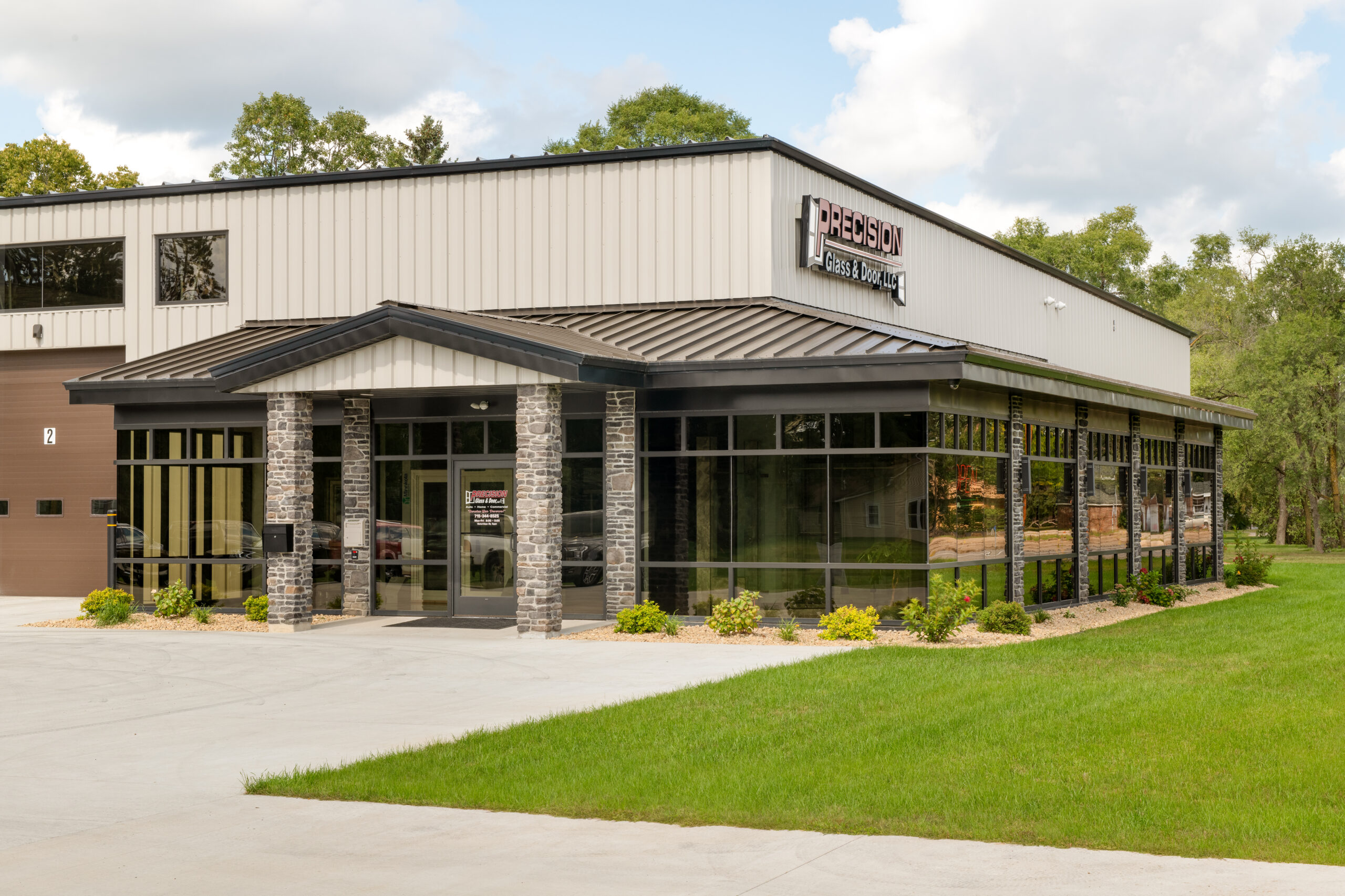 WWW.LANDREPHOTO.COM Econ Office and Shop
